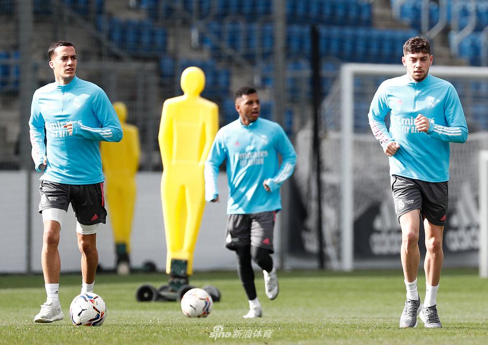 البرازيل تعلن تعيين دينيز مديراً فنياً مؤقتاً للمنتخب انتظاراً لقدوم أنشيلوتي