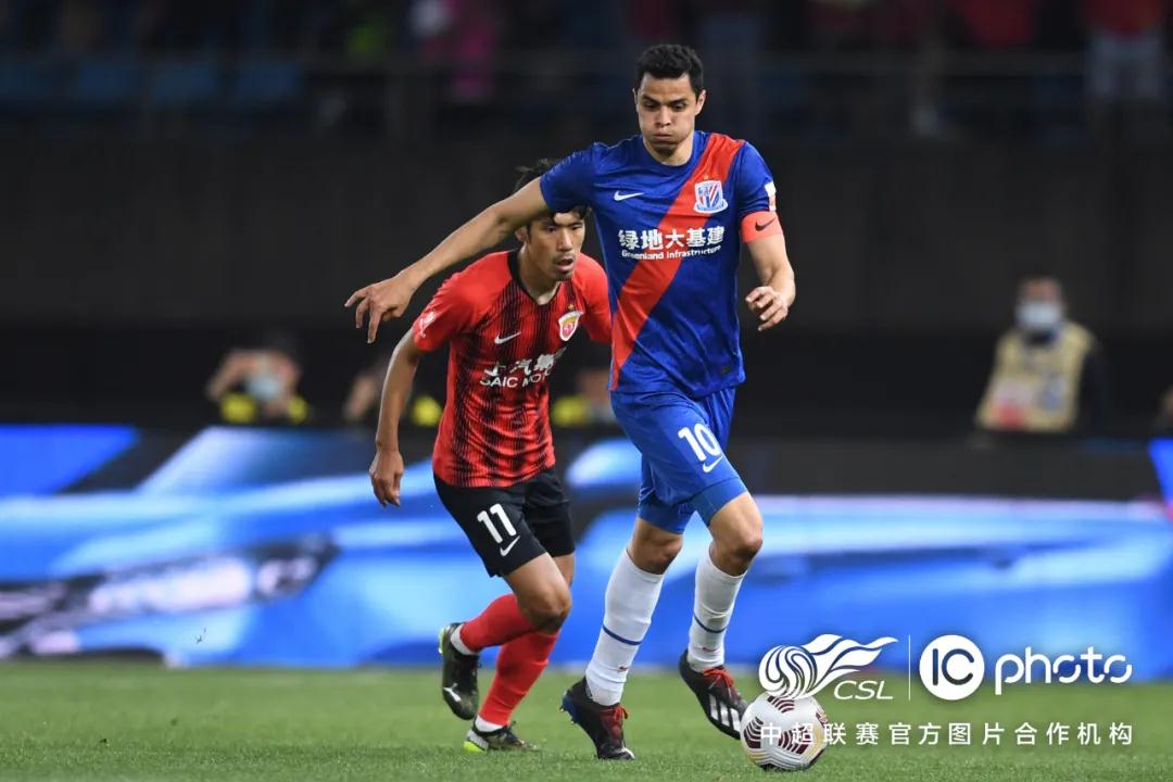 الاتحاد الإسباني يستبعد حكم مباراة برشلونة وبيتيس من الجولة المقبلة